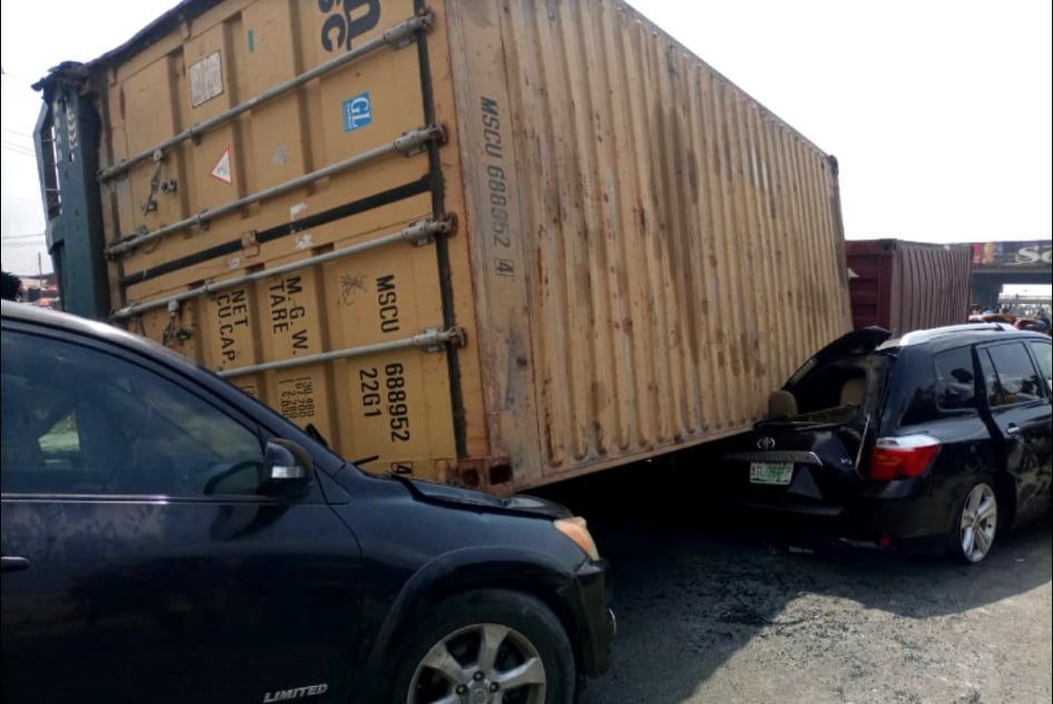 Again 40feet Container Fell On 3 Cars Along Oshodi Apapa Expressway, Crushing Driver To Death