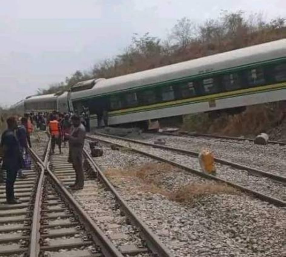 Over 300 Passengers Left Stranded In Kogi Forest As Warri-Itakpe Train Derails