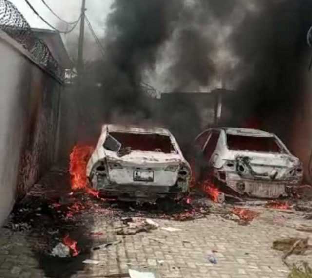 2 Banks Set On Fire In Udu, Effurun, Parts Of Warri In Delta State As Residents Protest Scarcity Of New Naira Note