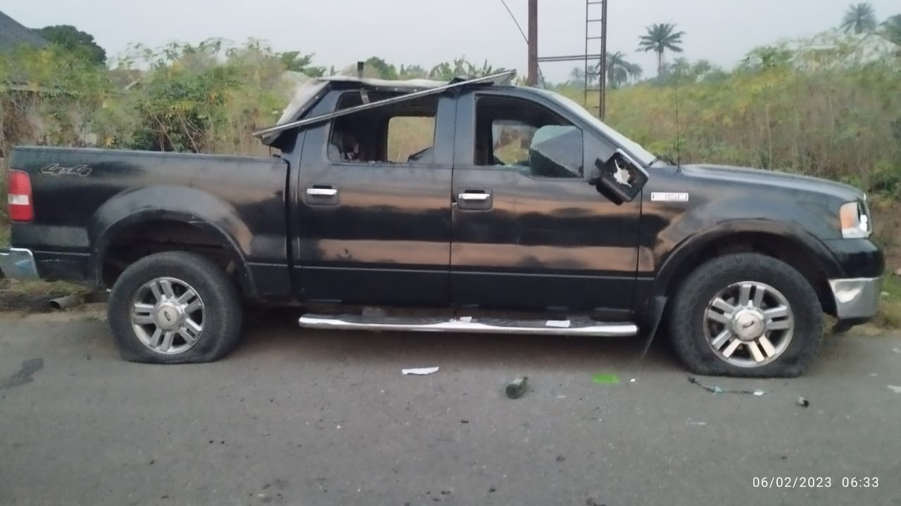 Breaking: Hoodlums Invade Venue APC Is Supposed To Carry Out Today Rally In Omuma LGA, Destroy Canopies, Vehicle (Photo)