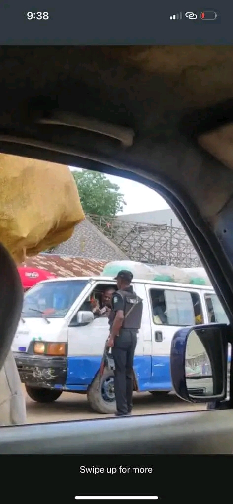 Anambra Police Urge 33 Area DPO To Identify Officer In Viral Video Extorting Money From Motorist