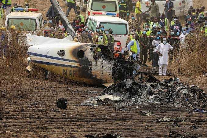 2 Pilots Survives As Nigerian Air Force Trainer Aircraft Crashes In Makurdi
