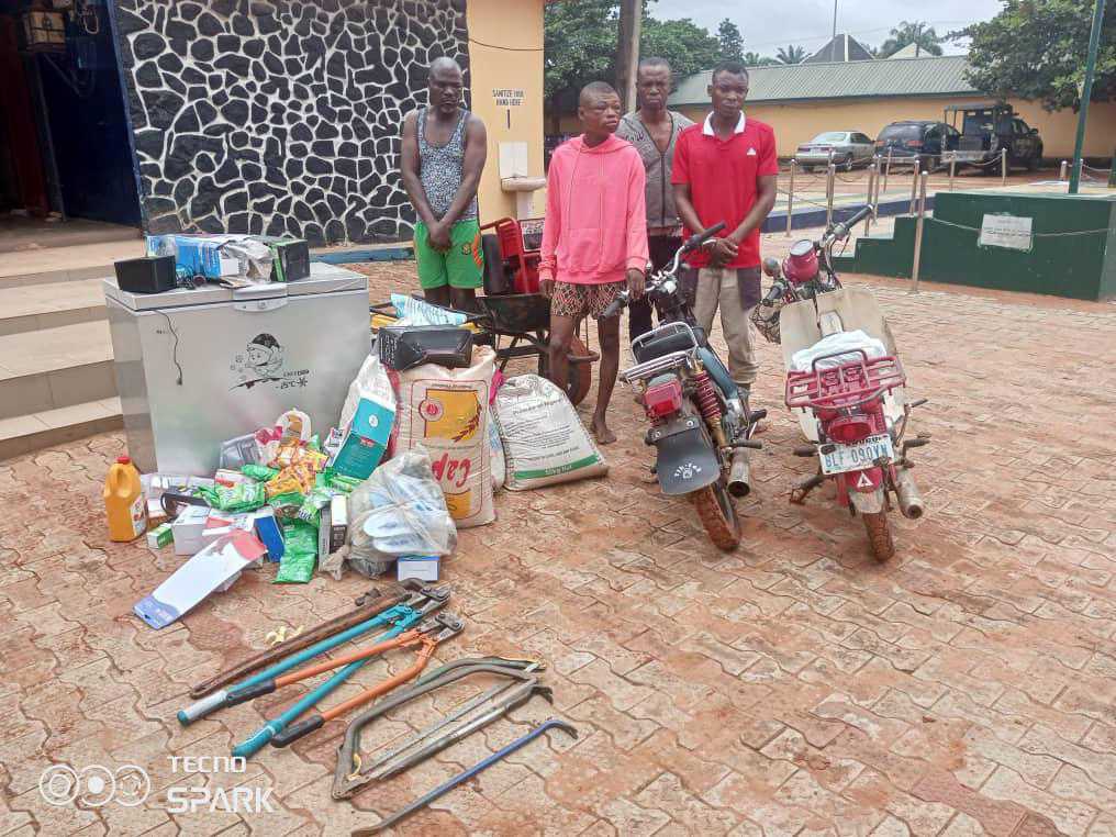 Anambra Police Busts 4 Man Burglary Gang, Specialized In Breaking Into Shops, Recovers Stolen Items