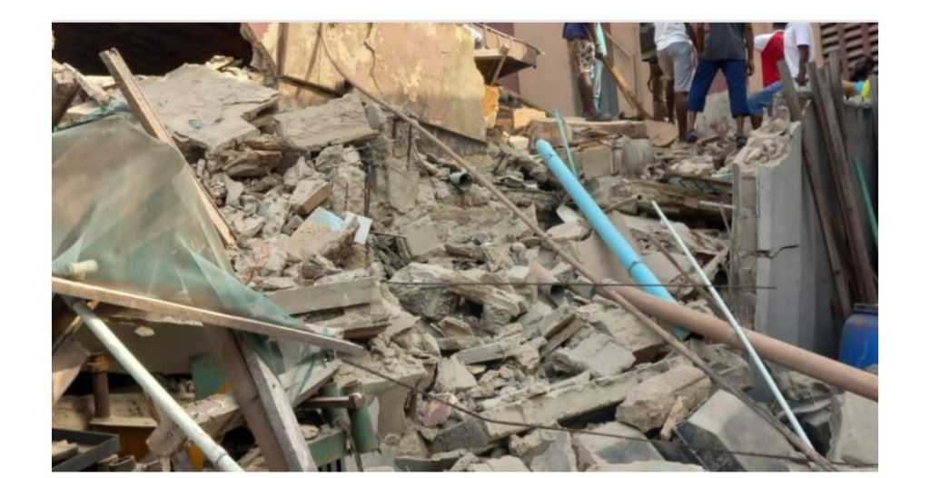 Lagos Fire Service Battles To Rescue Baby, Woman Trapped In Ebute-metta One Storey Building Collapse