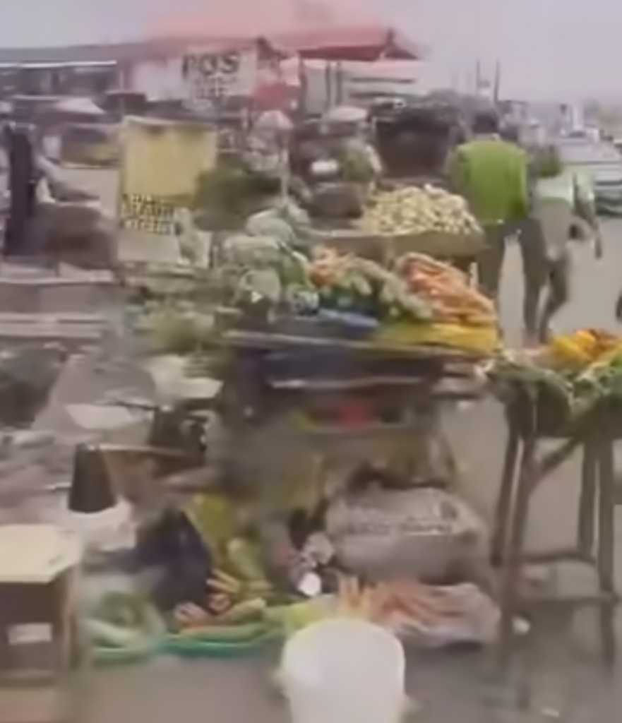 Street Traders Groans As Lagos KAI Operatives Impounds Goods/Wares Displayed On Road walks, Highway