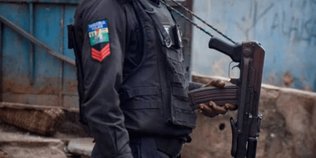 Delta Police Recovers AK-47 Riffle With 60 Rounds Of Ammunition Stolen From Olu of Warri Palace While Policemen Watching Super Eagles Against Cote d’Ivoire Match