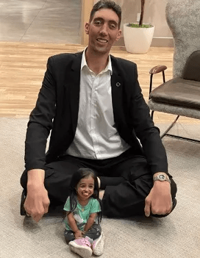 Beautiful Photos Of World Tallest Man Meets World Shortest Woman In California